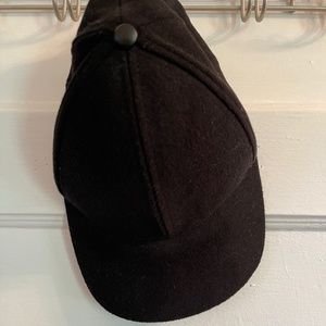 Black baseball style cap
